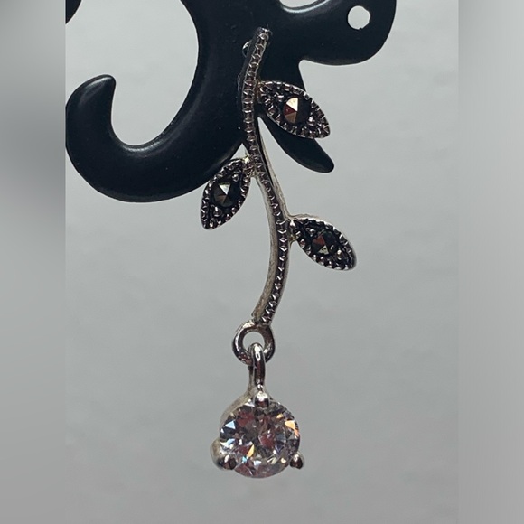 Early Silpada Rare Sterling Silver, Marcasite & CZ Floral Vine Drop Earrings - Picture 5 of 16